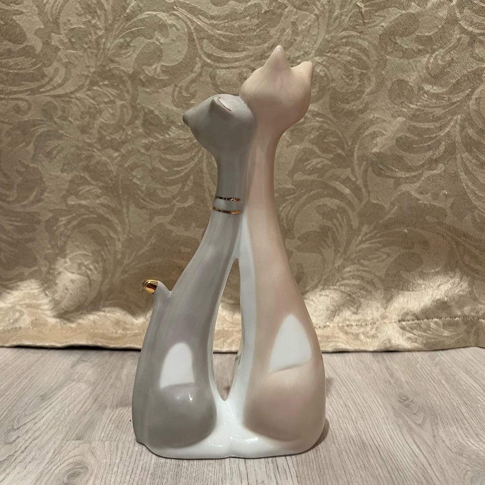 Cat Statue - Picture 3 of 3